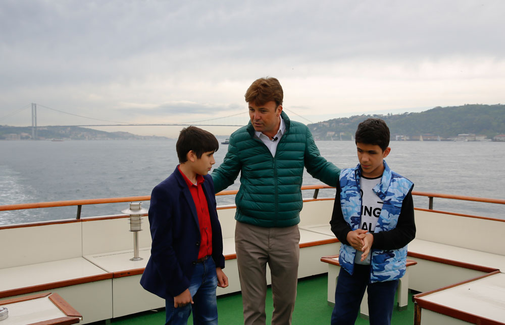 Görme Engelli çocuklar Saffet Emre Tonguç’tan İstanbul’un tarihi güzelliklerini dinledi